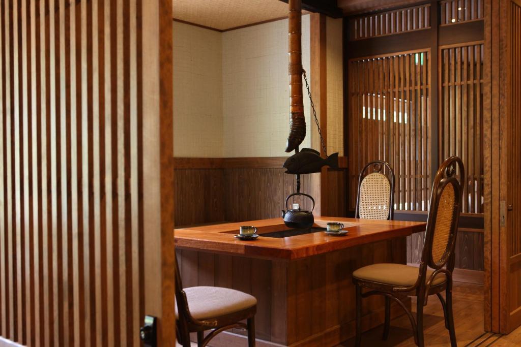 Keikoku-No-Yu Hotel Yamanouchi  Exterior photo